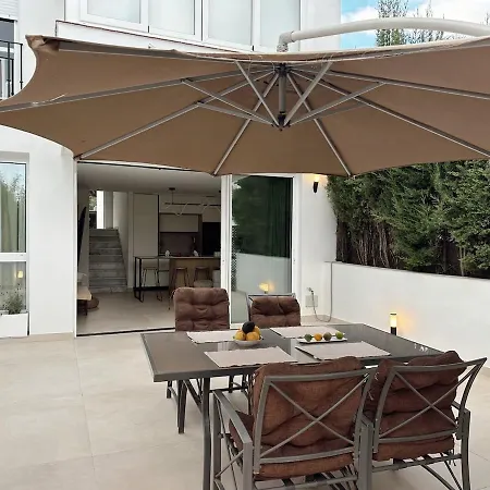 Hideaway Bbq & Walking Distance Beaches Apartment
