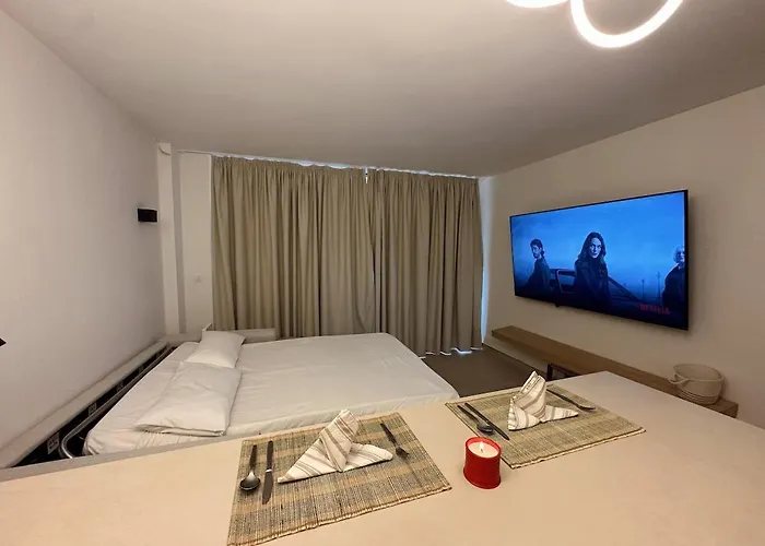 Hideaway Bbq, Pool & Walking Distance Beaches Apartament